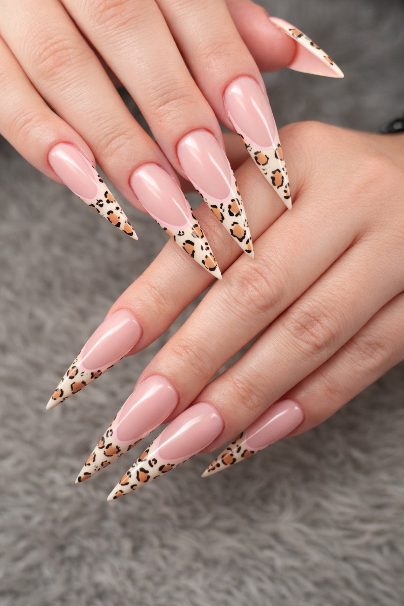 Leopard stiletto nails